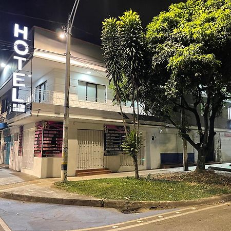 Hotel De Leon Estadio Меделин Екстериор снимка