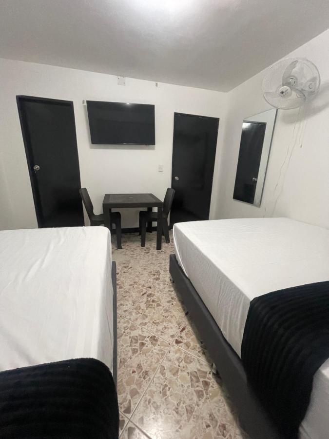 Hotel De Leon Estadio Меделин Екстериор снимка