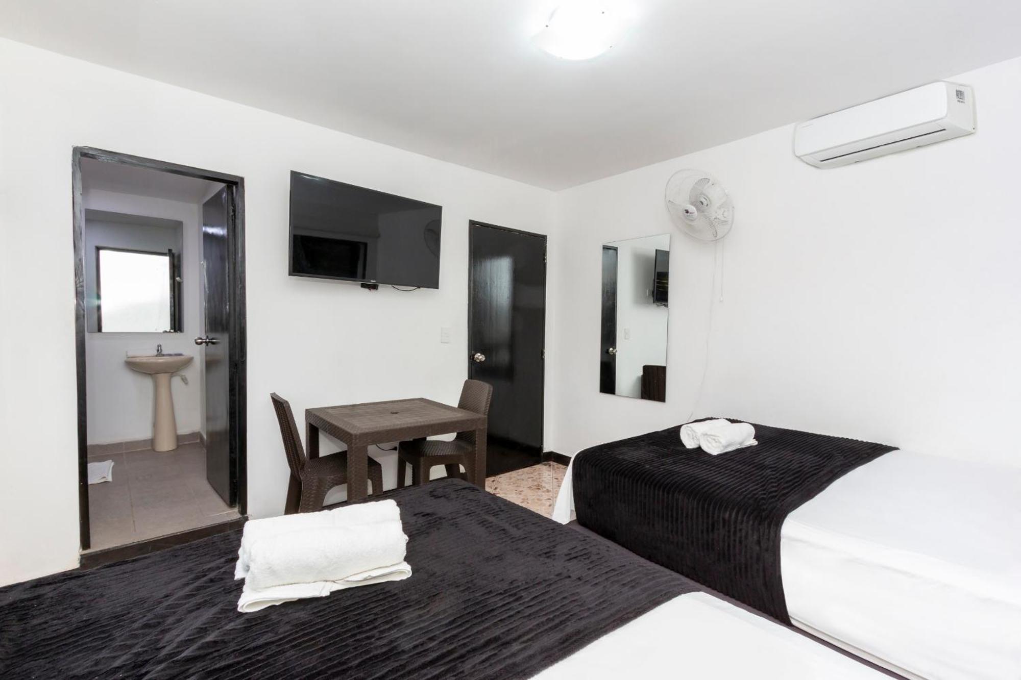 Hotel De Leon Estadio Меделин Екстериор снимка