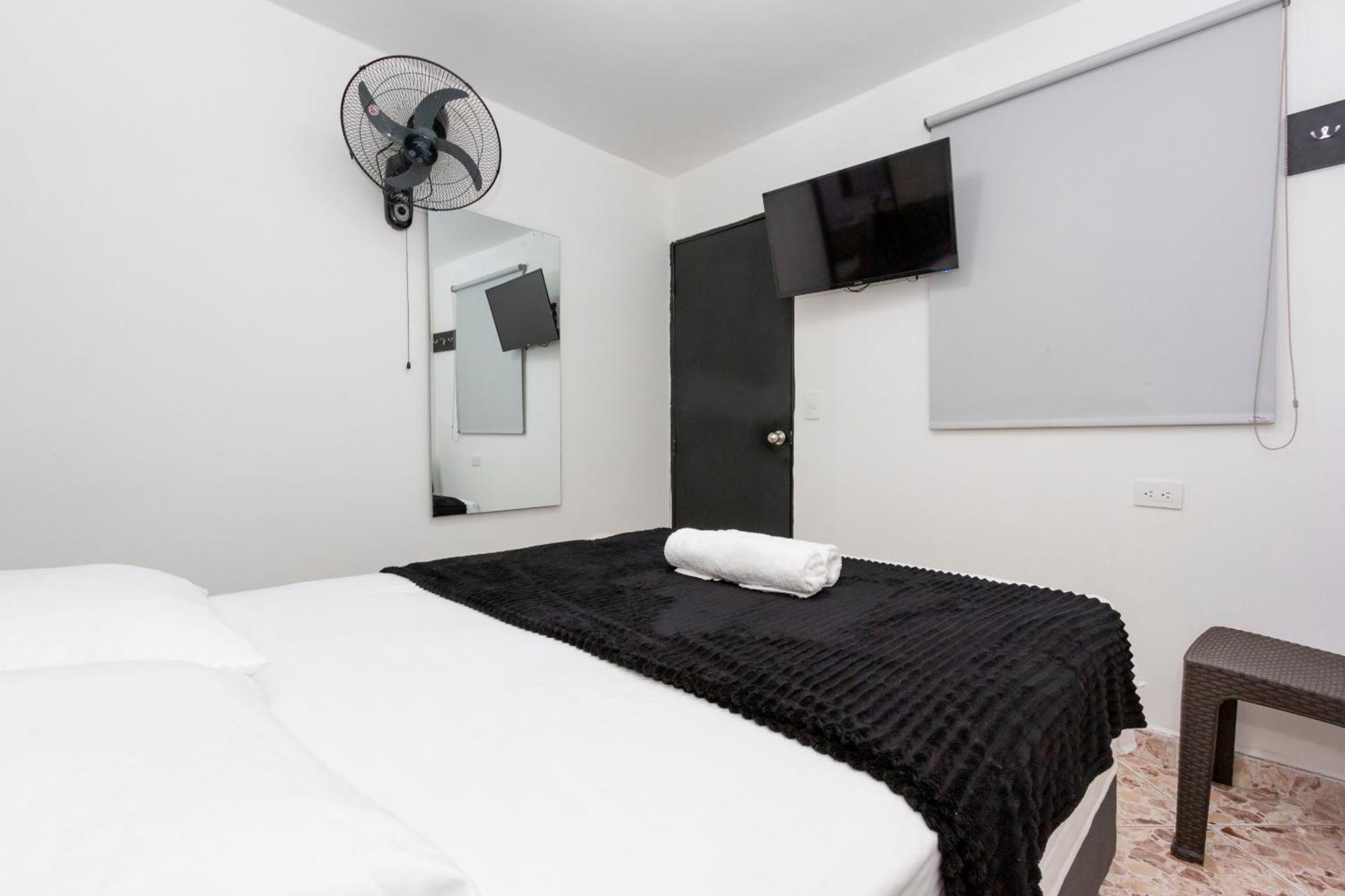 Hotel De Leon Estadio Меделин Екстериор снимка