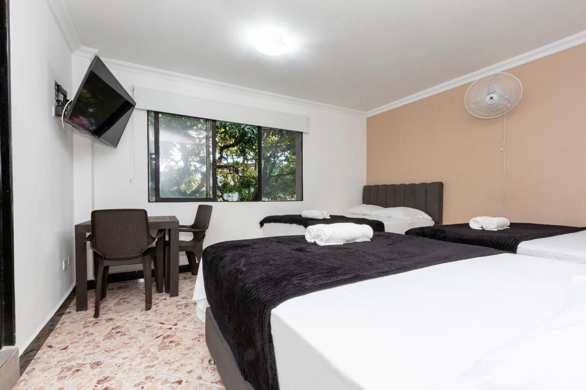 Hotel De Leon Estadio Меделин Екстериор снимка
