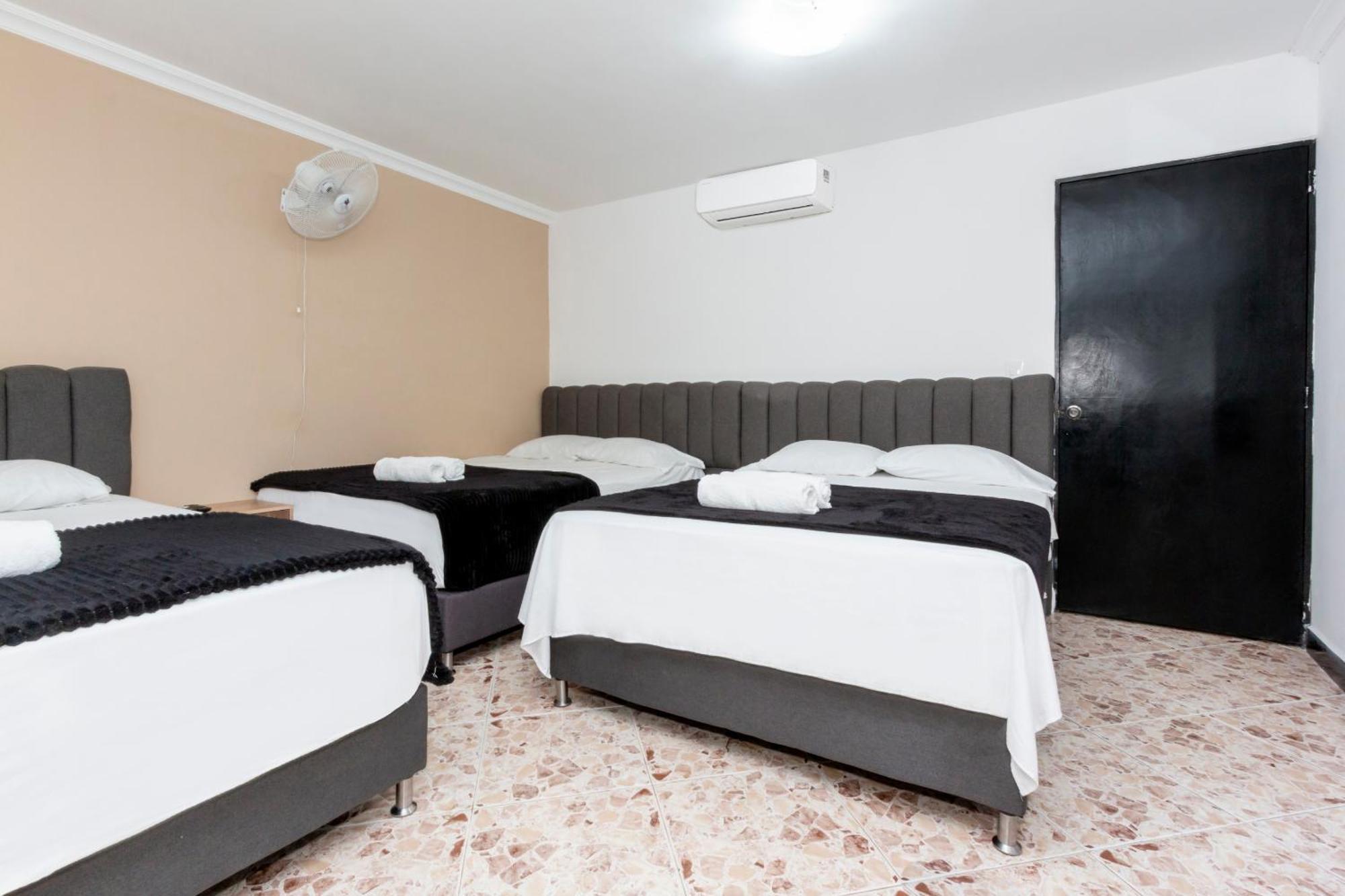 Hotel De Leon Estadio Меделин Екстериор снимка