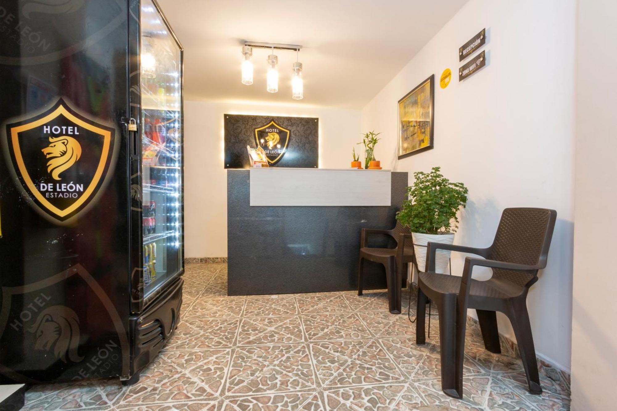 Hotel De Leon Estadio Меделин Екстериор снимка