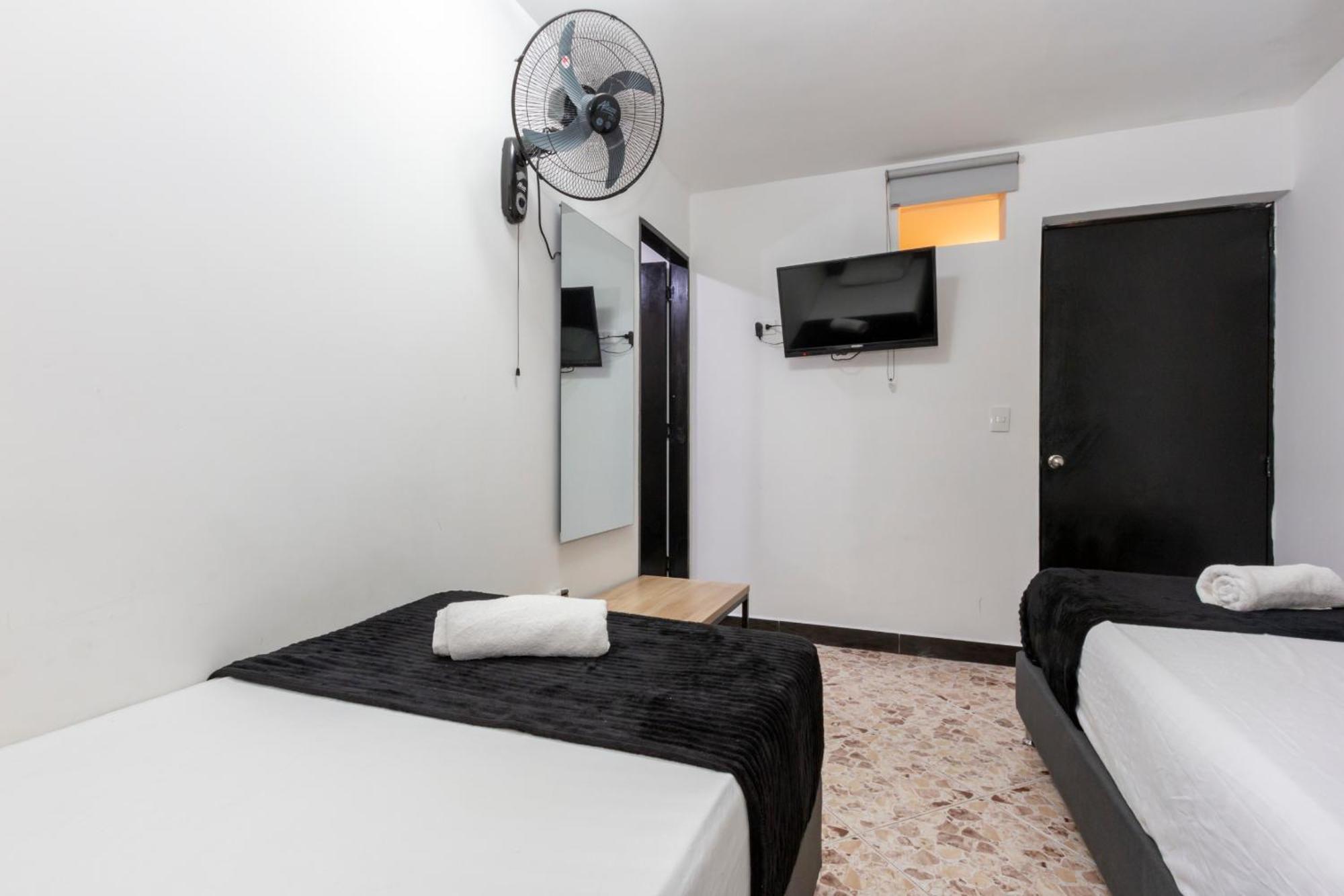 Hotel De Leon Estadio Меделин Екстериор снимка