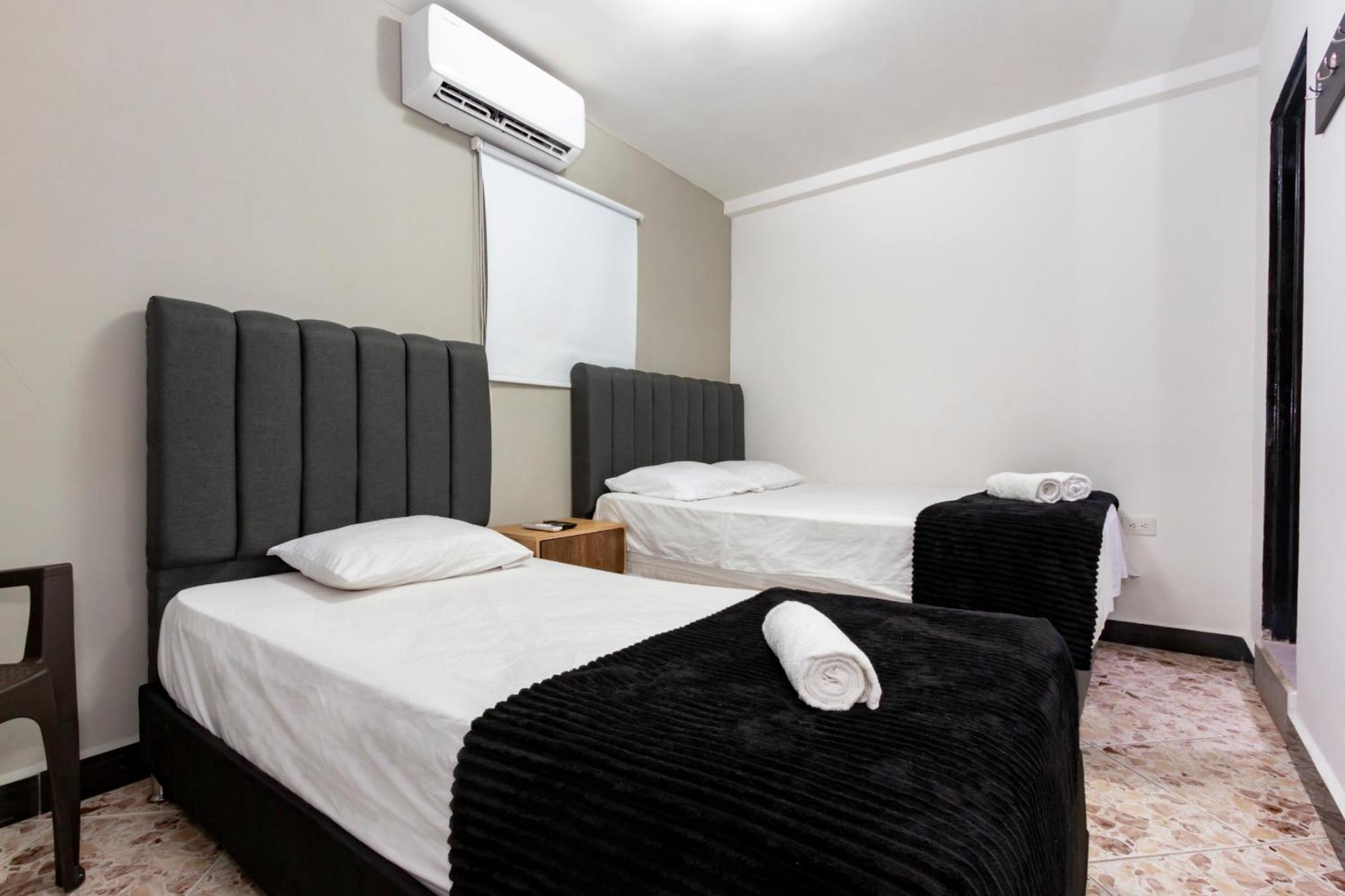 Hotel De Leon Estadio Меделин Екстериор снимка