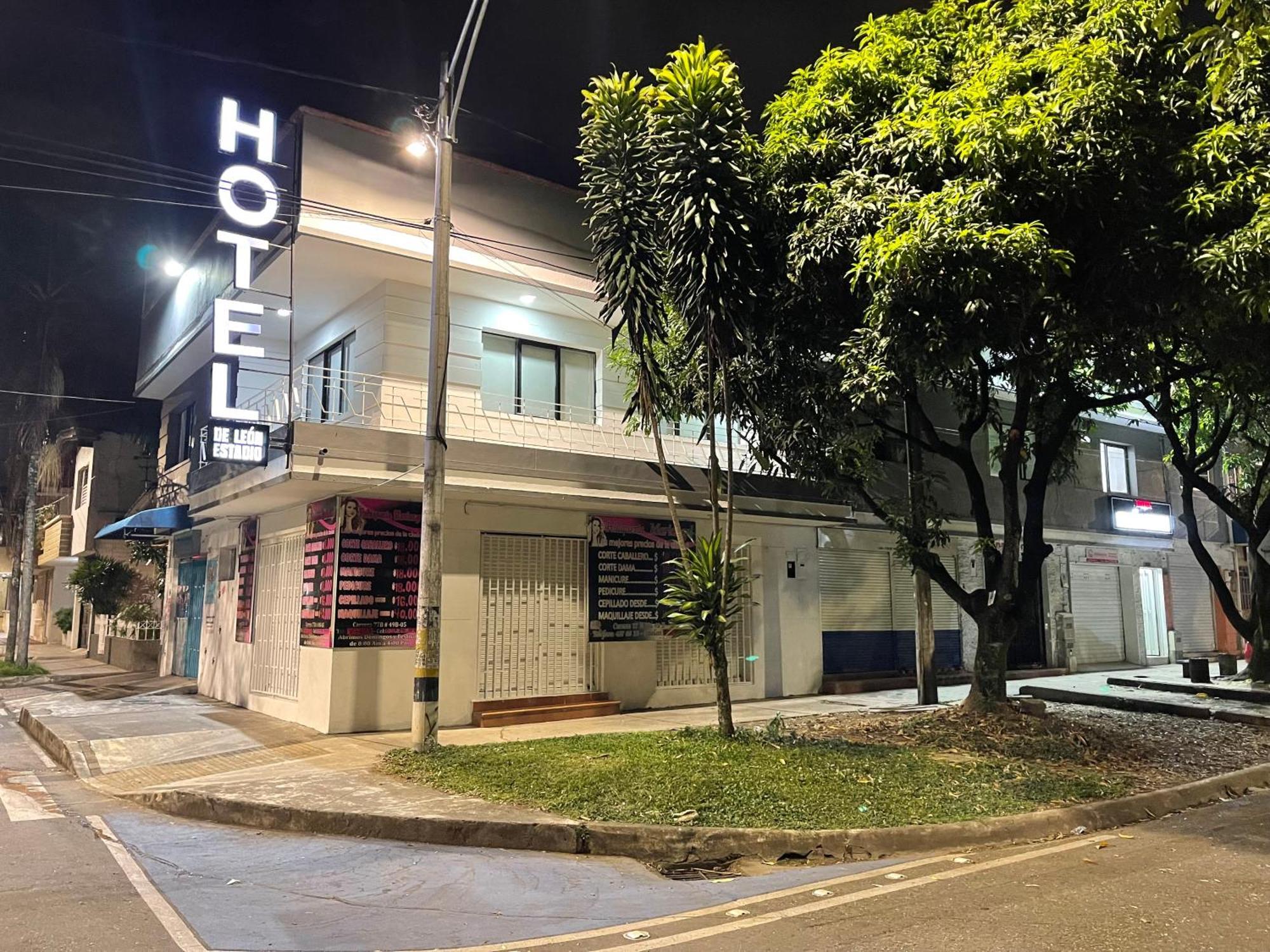 Hotel De Leon Estadio Меделин Екстериор снимка
