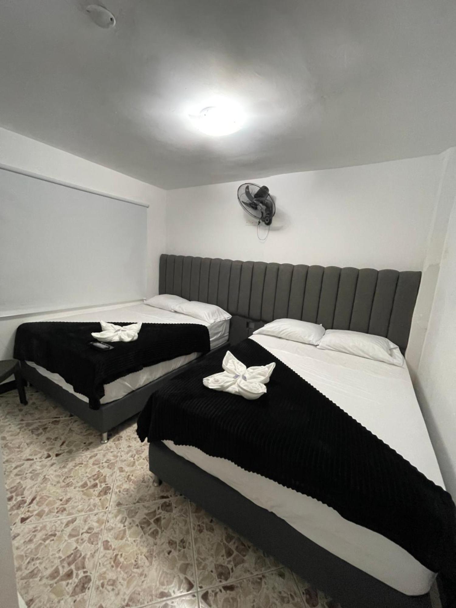 Hotel De Leon Estadio Меделин Екстериор снимка