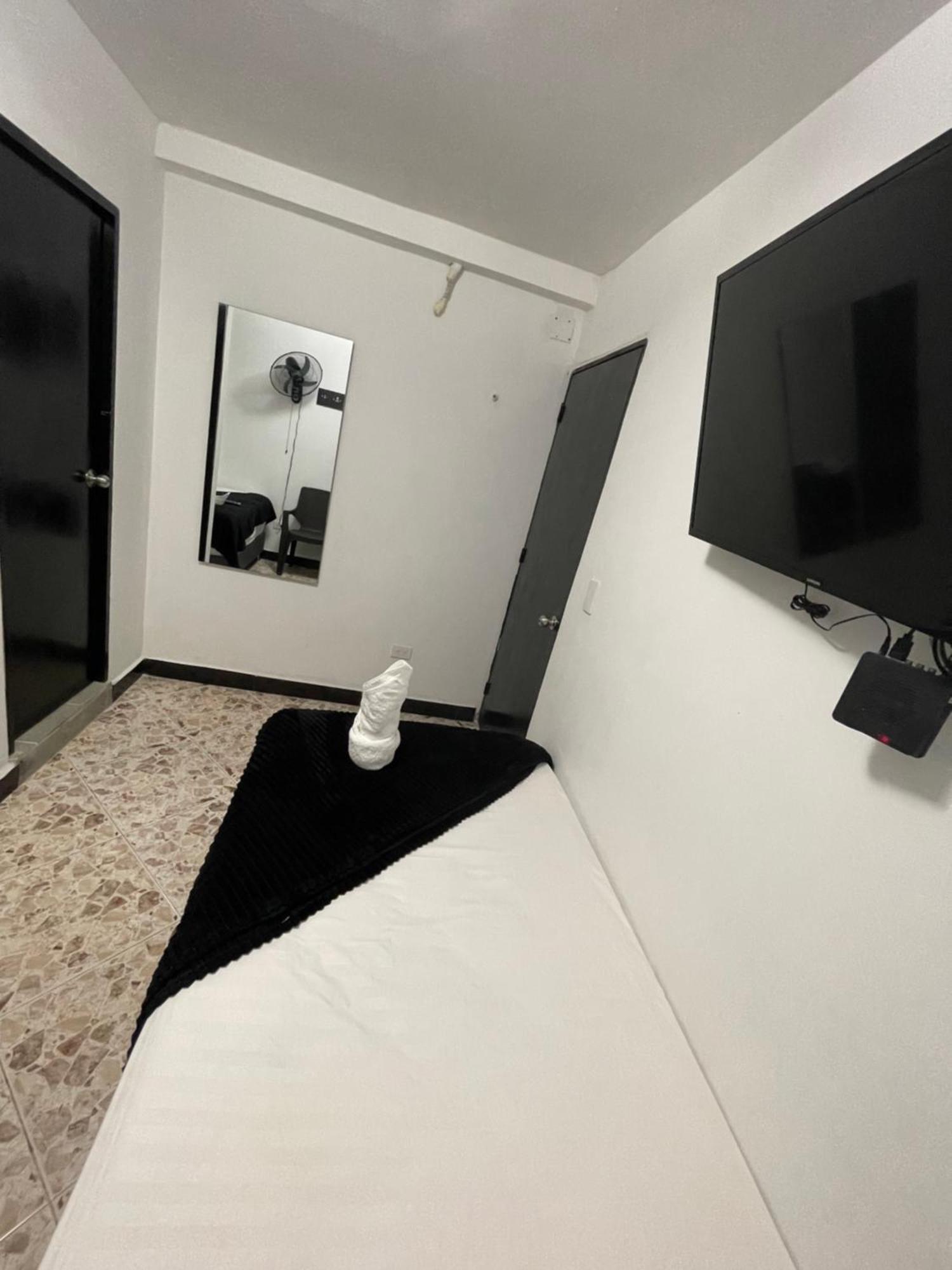 Hotel De Leon Estadio Меделин Екстериор снимка