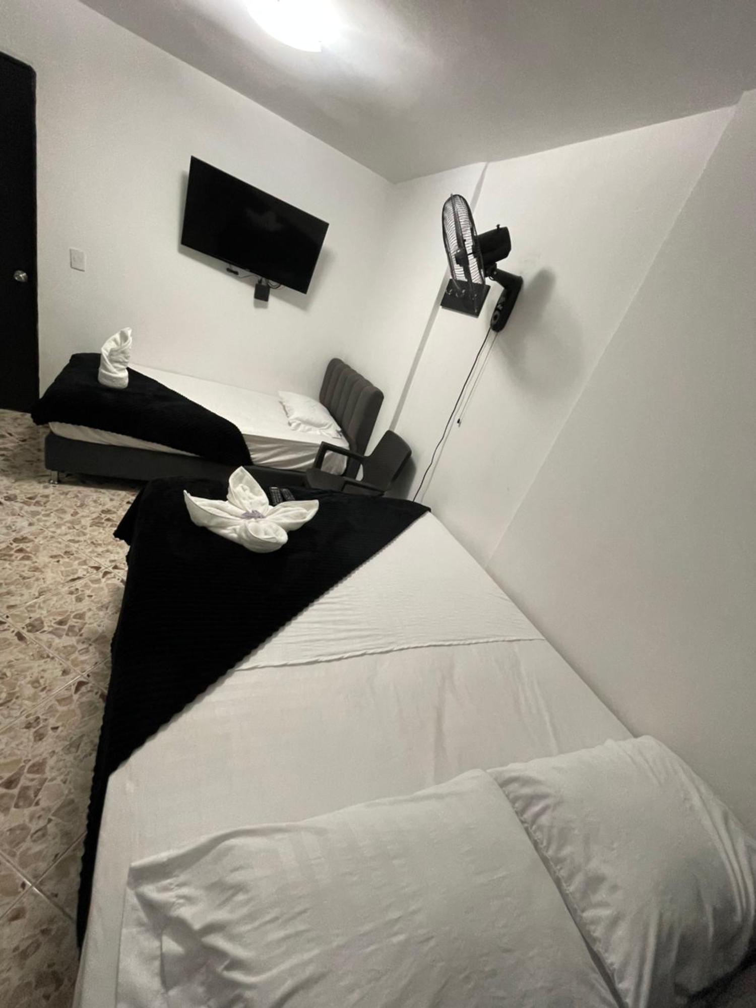 Hotel De Leon Estadio Меделин Екстериор снимка