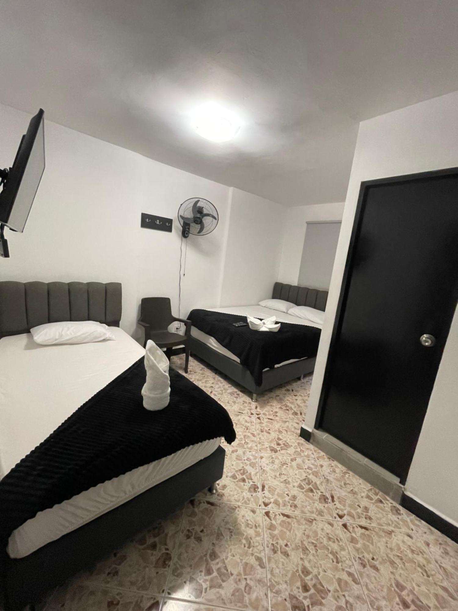 Hotel De Leon Estadio Меделин Екстериор снимка