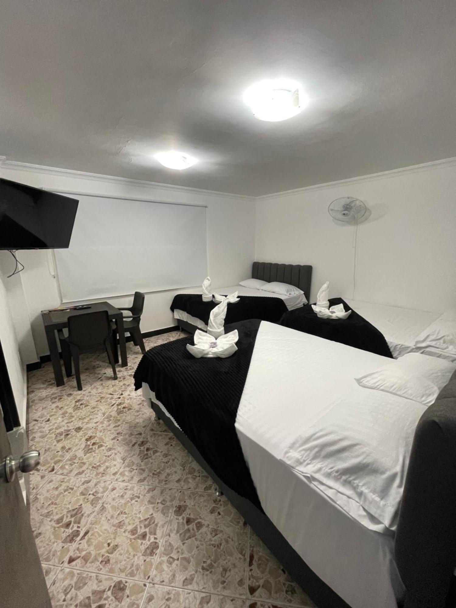 Hotel De Leon Estadio Меделин Екстериор снимка