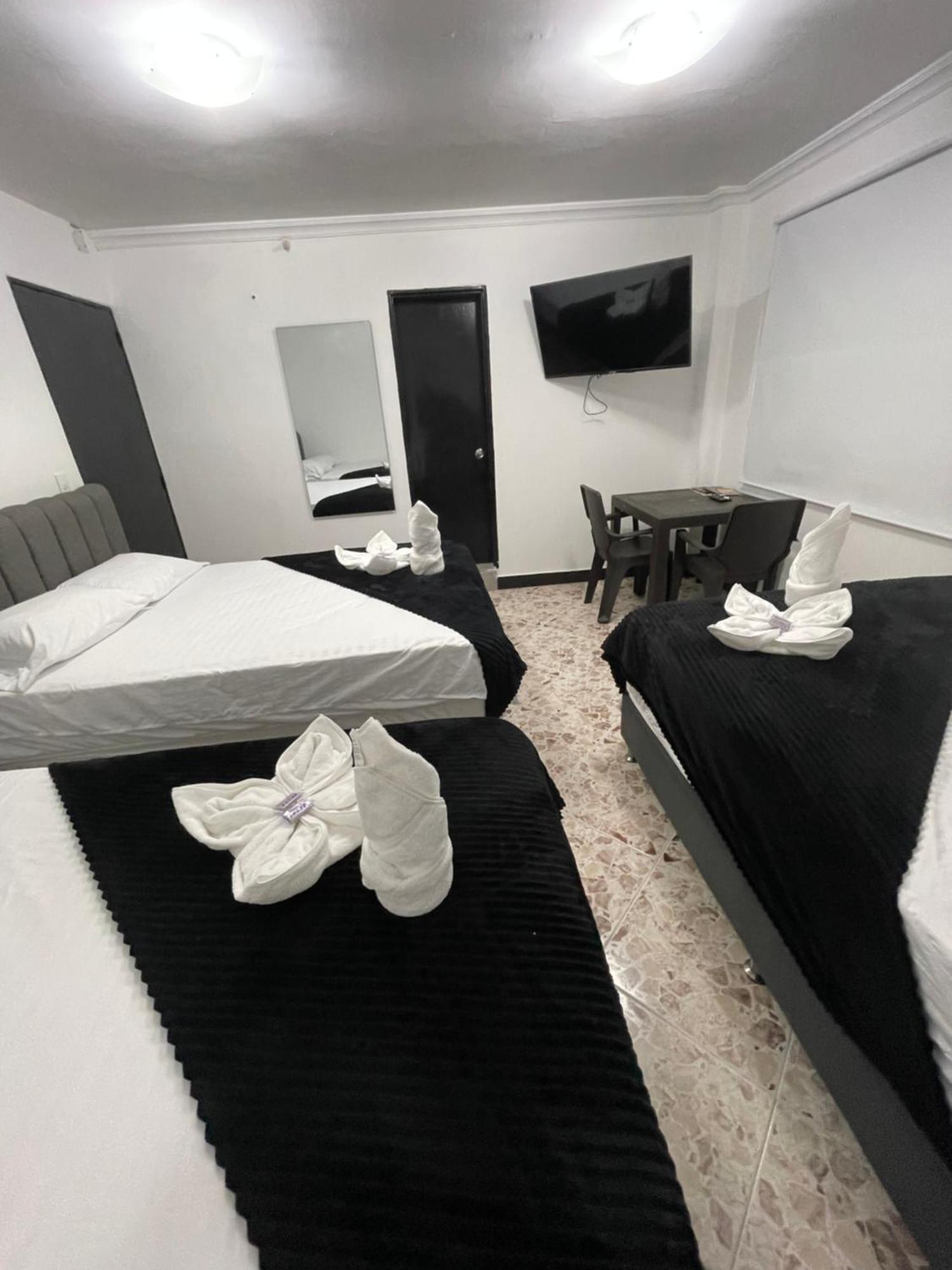Hotel De Leon Estadio Меделин Екстериор снимка