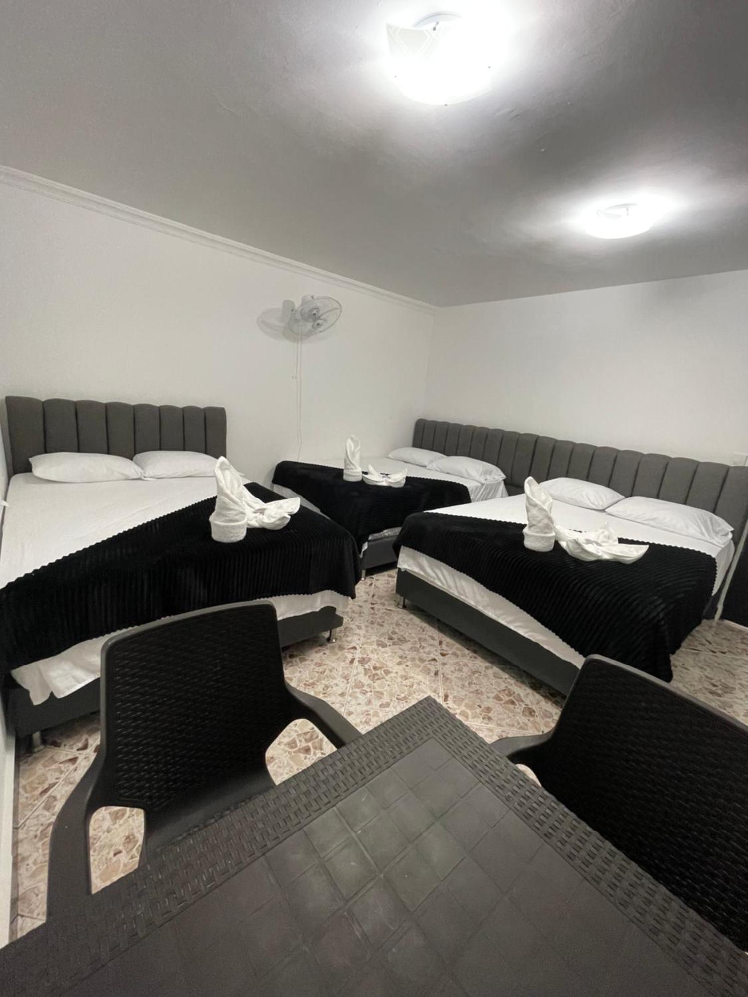 Hotel De Leon Estadio Меделин Екстериор снимка
