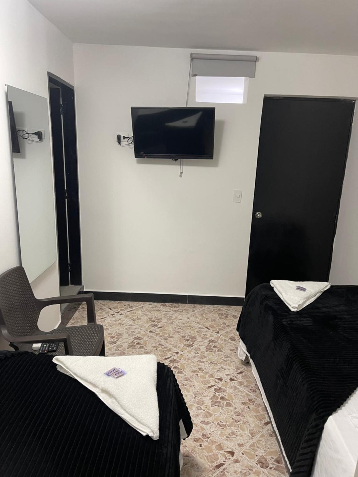 Hotel De Leon Estadio Меделин Екстериор снимка