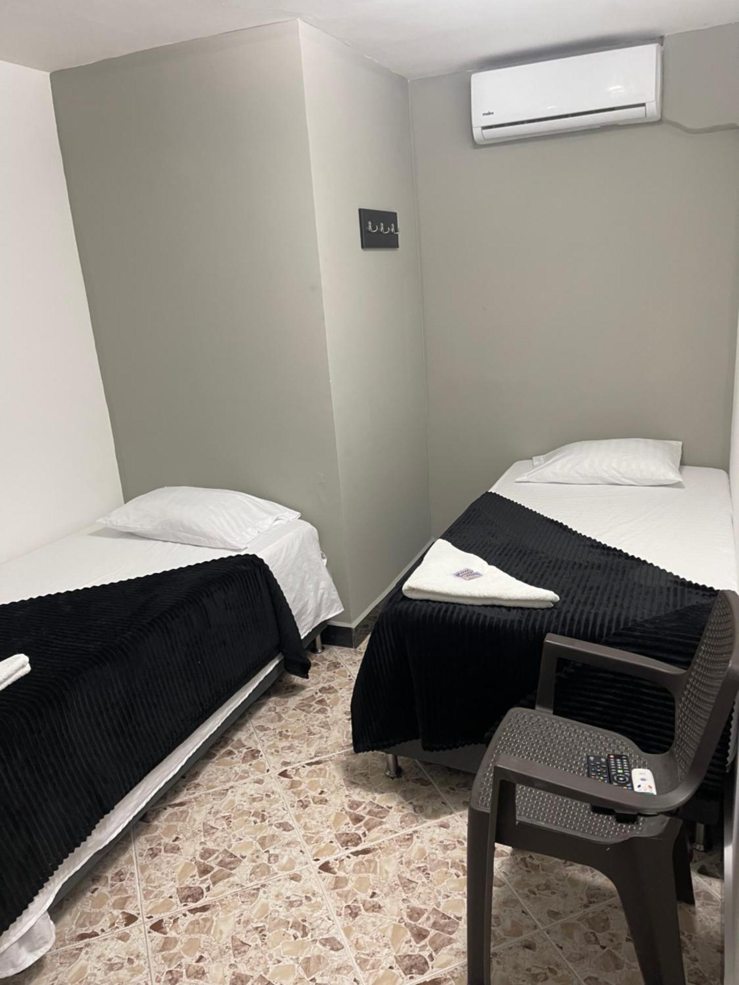 Hotel De Leon Estadio Меделин Екстериор снимка