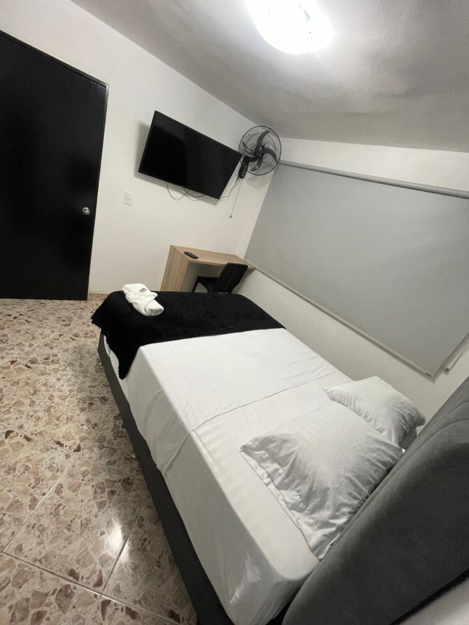 Hotel De Leon Estadio Меделин Екстериор снимка