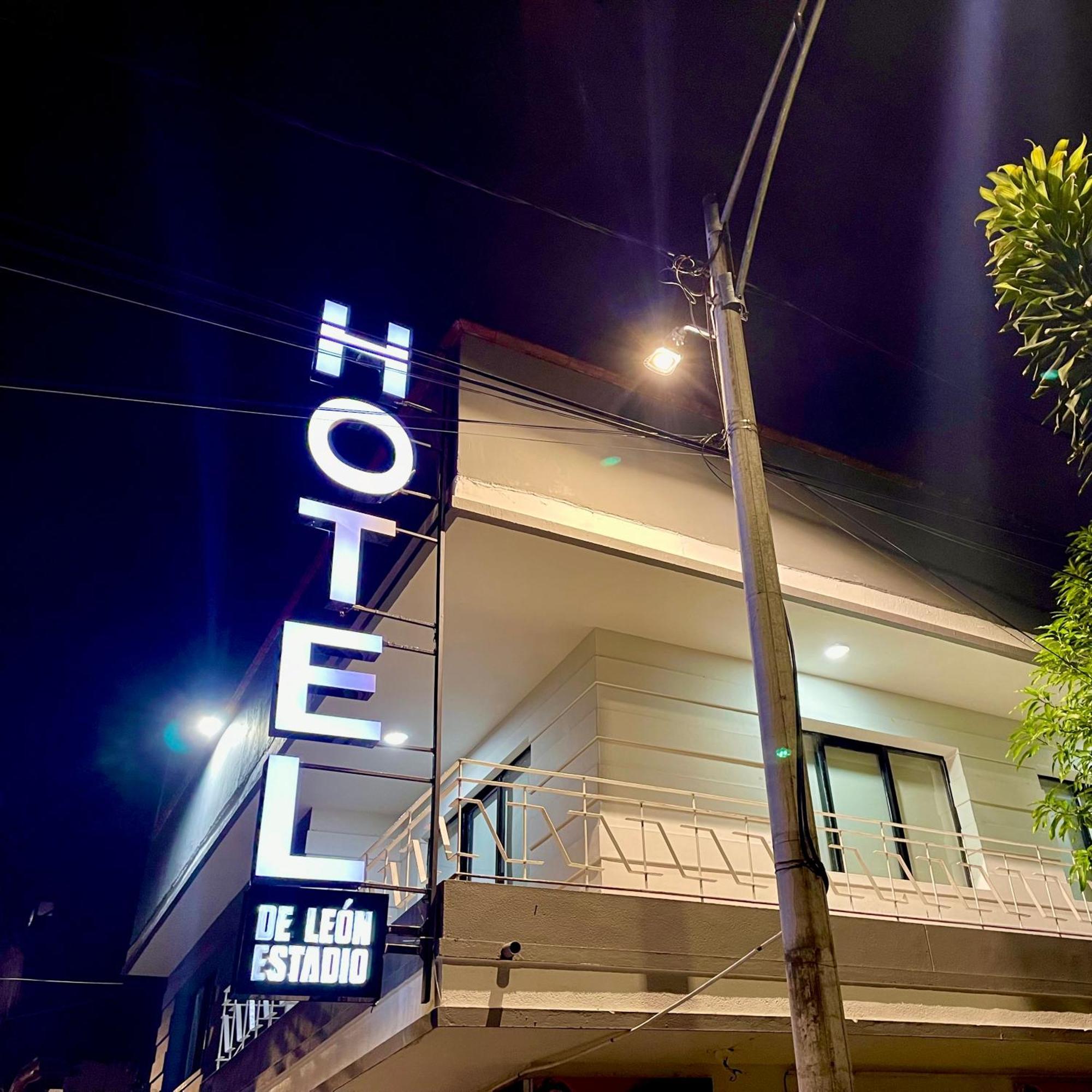 Hotel De Leon Estadio Меделин Екстериор снимка