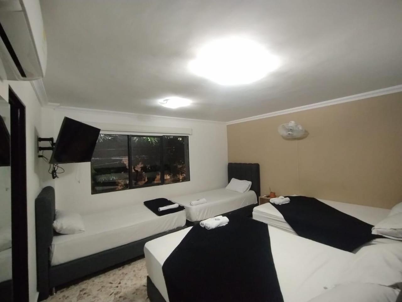 Hotel De Leon Estadio Меделин Екстериор снимка
