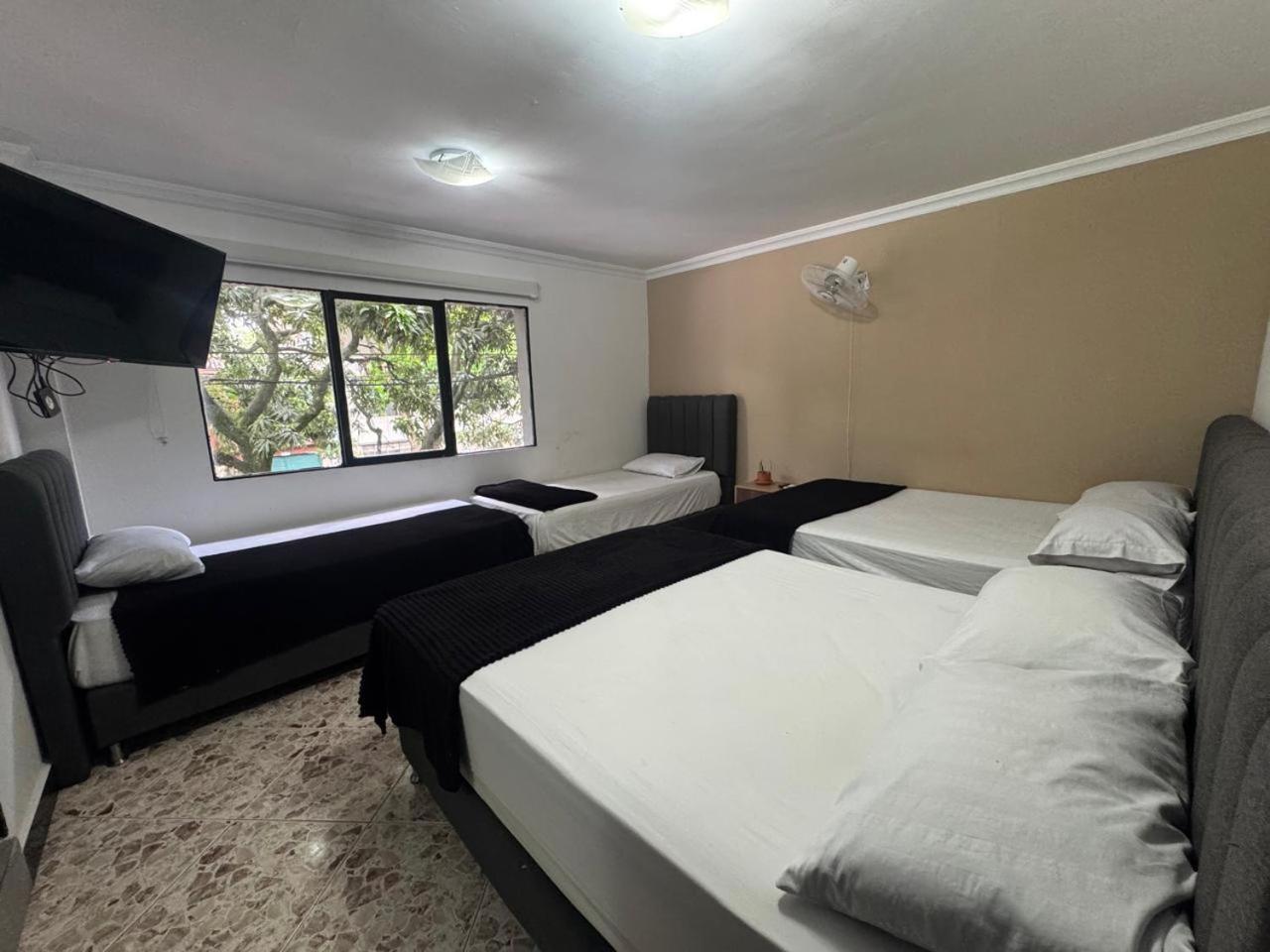 Hotel De Leon Estadio Меделин Екстериор снимка